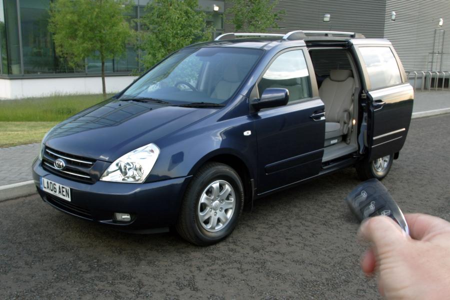  Kia Sedona 2006 года  (фото 22 из 50)